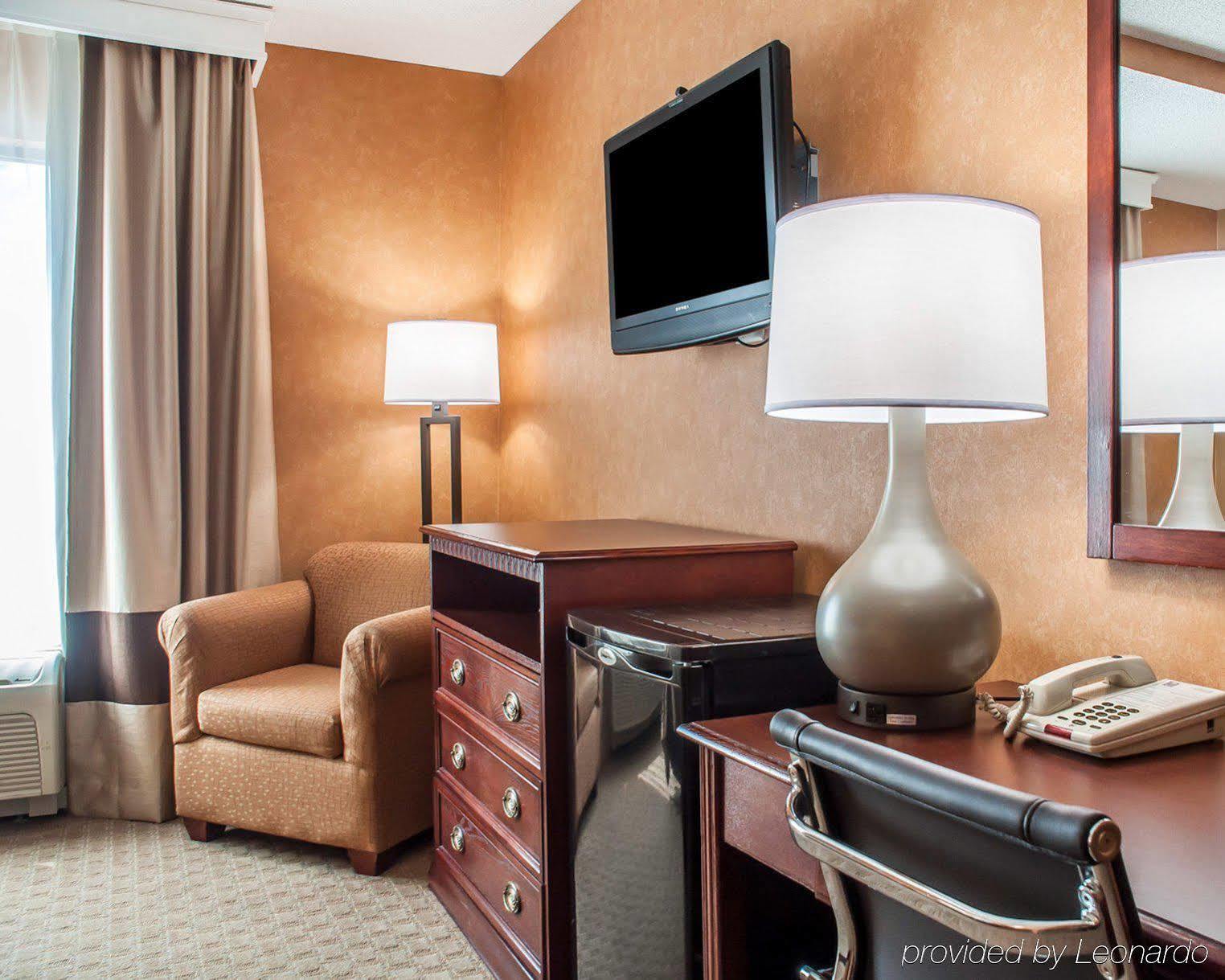 Quality Inn Near Walden Galleria Mall Cheektowaga Exteriör bild