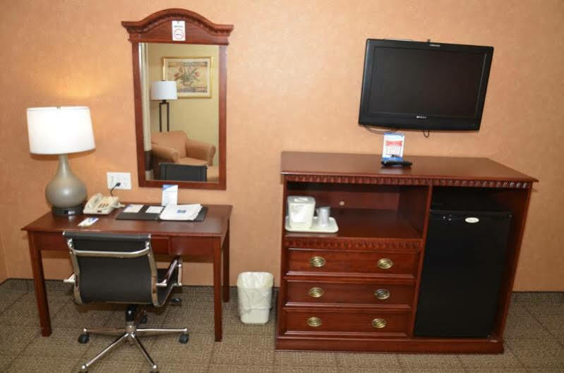 Quality Inn Near Walden Galleria Mall Cheektowaga Exteriör bild